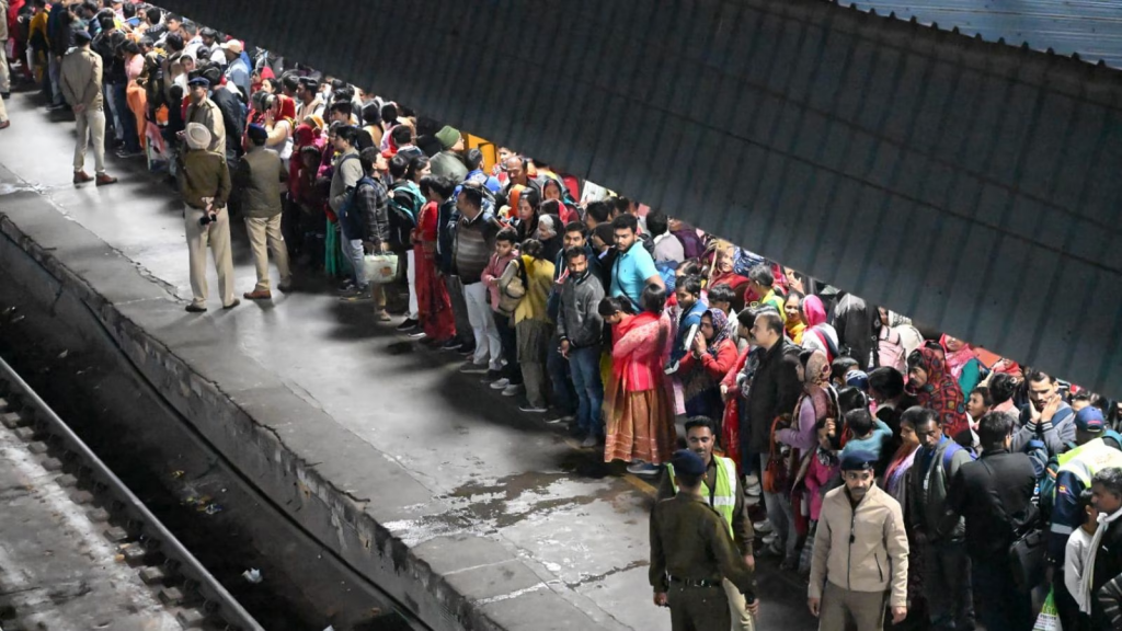 Delhi Police deploy six officers at NDLS for crowd management
