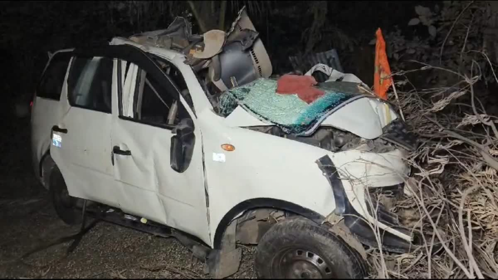 Two killed, six hurt in Bengal as vehicle going to Maha Kumbh collides with truck on NH19