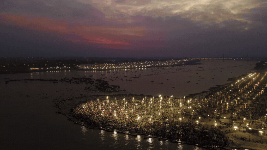 Maha Kumbh: Sea of devotees arrive at Triveni Sangam on last 'Snan' of Maha Shivaratri