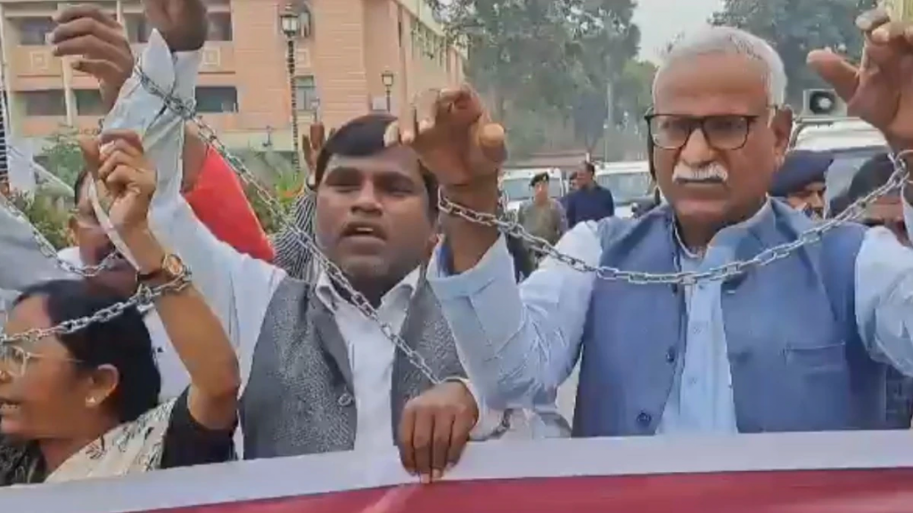 Left MLAs protest with handcuffs in Bihar Assembly