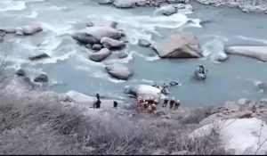 Mixer Vehicle fell into Sutlej river in Kinnaur; 2 youths from J&K, UP are missing