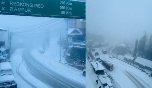 Snowfall on the high mountains of Himachal, vehicular movement to Atal Tunnel Rohtang stopped