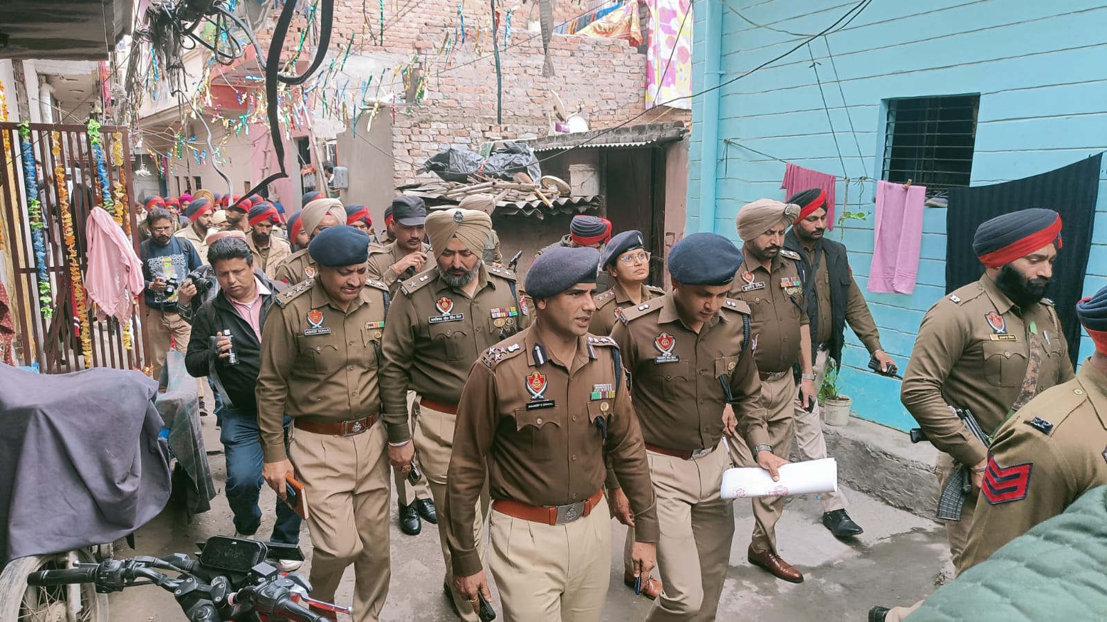 War against Drugs:  52 accused arrested, 827g heroin, 2 kg poppy husk, 2090 intoxicant tablets and other substances recovered in district
