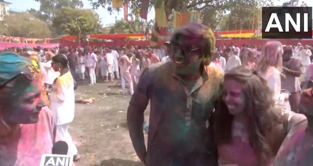 Foreign tourists celebrates Holi in Mumbai