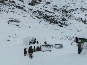 Snow avalanche traps vehicles on Ladakh side of Zojila Pass; no casualties reported