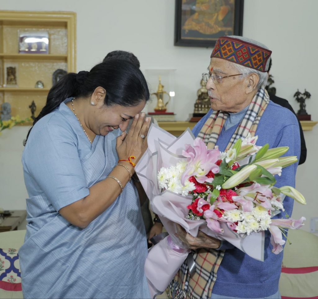 Delhi CM Rekha Gupta meets veteran BJP leader Murli Manohar Joshi