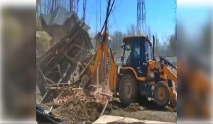 J&K Police demolish illegal structure belonging to Pakistan-based terror handler
