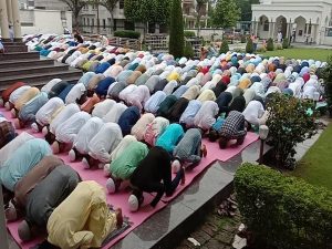Eid prayers held peacefully in J&K as thousands throng to mosques