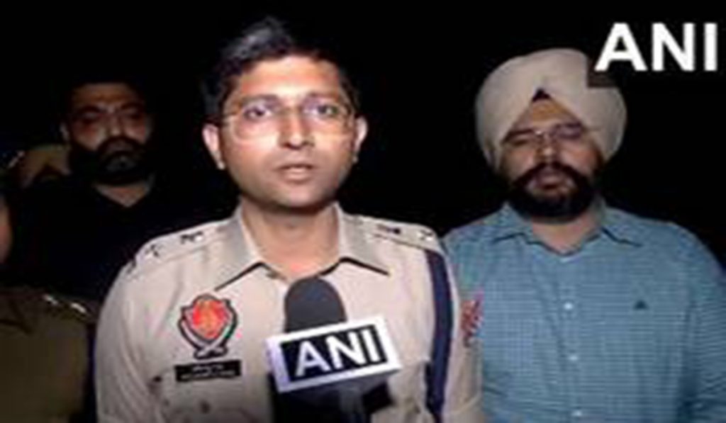 Punjab police held three members of 'Landa' gang held following an encounter in Tarn Taran