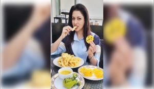 Bhagyashree enjoys a taste of Gujarat with Fafda and Jalebi