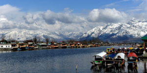 Jammu and Kashmir: Temperature drop as Srinagar receives fresh spell of rain
