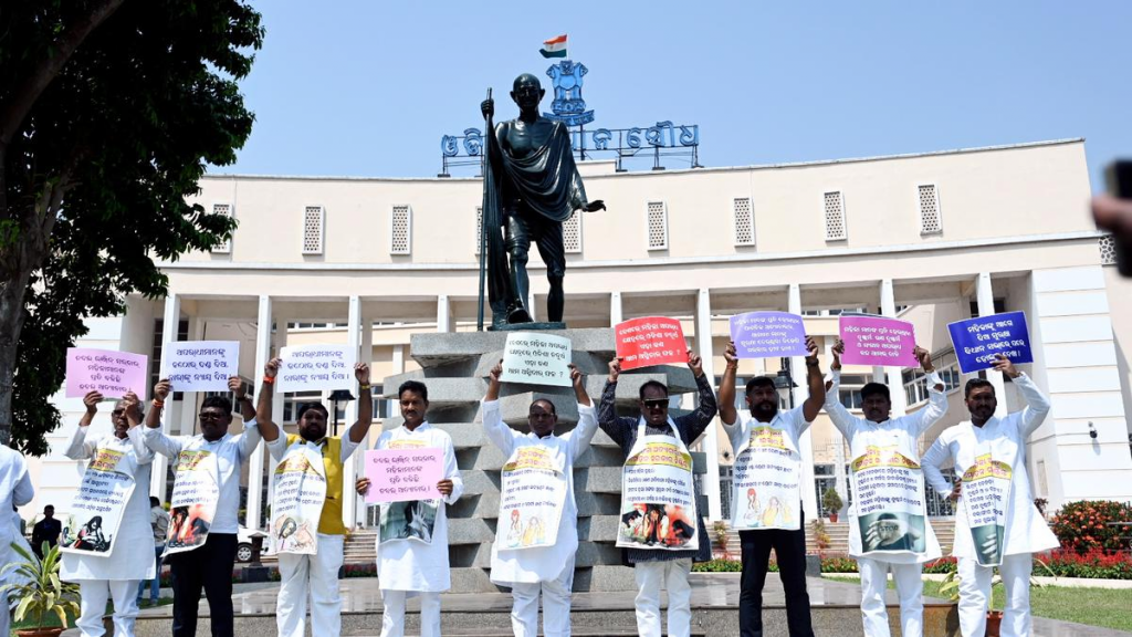 BJD stages protest outside Odisha Assembly over change of Panchayati Raj Diwas