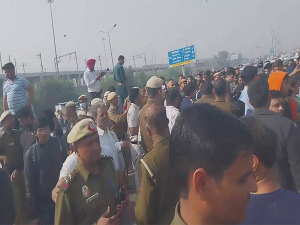 Delhi: Ghazipur residents block road, protest for justice in murder of young man