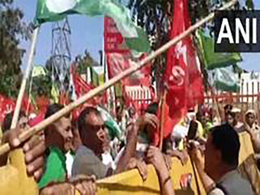 Farmers urge Centre to exclude Punjab govt from May 4 meeting