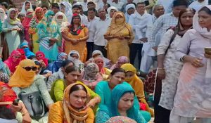 Employees took to the streets in Hisar: Protested against the government at the Mini Secretariat