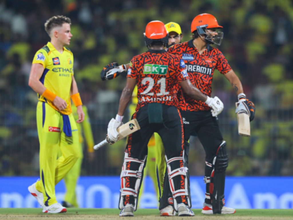 Mendis-Reddy hold nerves as SRH defeat CSK for maiden win at Chepauk 