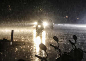 Heavy rain, hailstorm, and strong winds hits Delhi-NCR