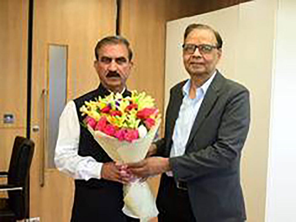 CM Sukhu meets Finance Commission Chairman, pleads for increased funds from Centre