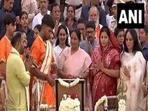 Delhi CM Rekha Gupta performs Yamuna Aarti, marks 100 days of BJP Govt