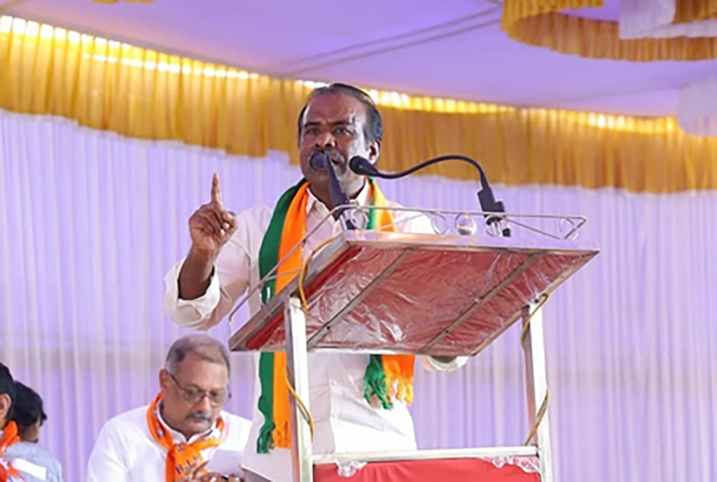 FIR lodged against K'taka BJP leader for calling Kalaburagi Deputy Commissioner 'Pakistani'