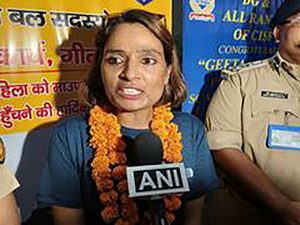 Geeta Samota creates history as first CISF woman to conquer Everest