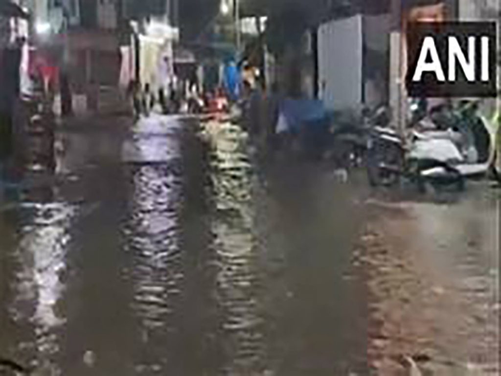 Heavy rainfall sparks road chaos in Maharashtra, thousands stuck on Bhiwandi-wada road