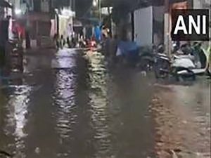 Heavy rainfall sparks road chaos in Maharashtra, thousands stuck on Bhiwandi-wada road