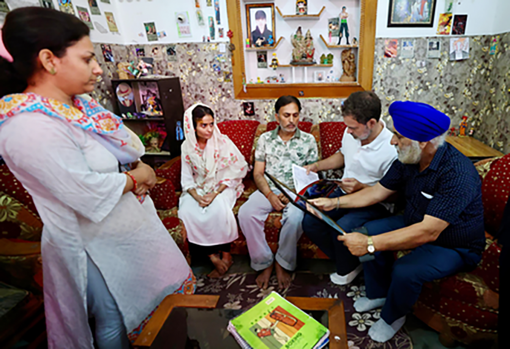 Rahul Gandhi urges PM Modi to announce relief package for border shelling victims