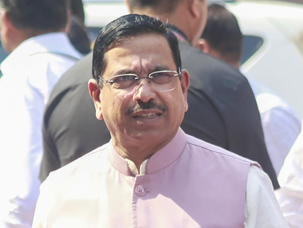 Rumours of food grain shortage baseless, says Union Minister; advises against panic buying 