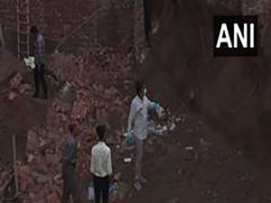 Three dead, One injured in building collapse in Delhi’s Paharganj