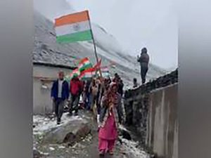 Tiranga yatra held at 13,570 ft in Himachal to honour Indian armed forces