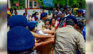 Police resort to lathi-charge as BPSC aspirants attempt to enter prohibited zone in Patna