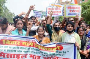 Students Protest in Patna, Demanding Domicile Policy in Government Jobs