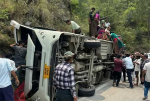 Bus en route to Kedarnath overturns in Tehri; 3 critical