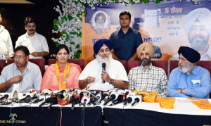 AAP Punjab Women Wing Chief Preeti Malhotra Joins SAD in Presence of Sukhbir Badal
