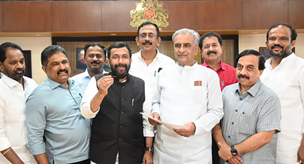 Congress MLCs seek action against BJP’s Ravikumar for ‘Pakistan’ jibe at IAS officer