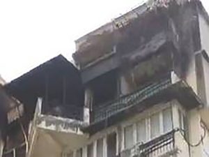 Tragic Fire in Dwarka: Father, Two children die after jumping from 7th floor
