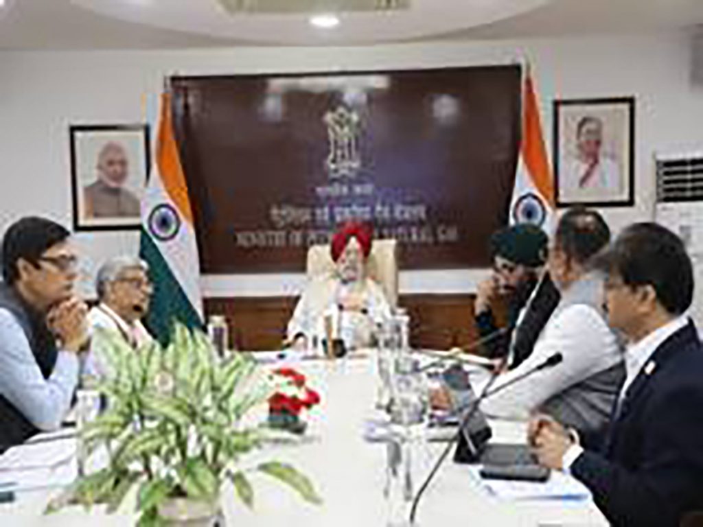 Hardeep Singh Puri pushes for LPG portability, reviews Green energy progress in energy PSUs
