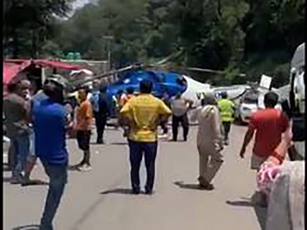 Helicopter carrying Kedarnath pilgrims makes emergency landing on Uttarakhand highway