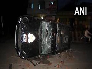 Miscreants pelt stones at police, 20 detained in Prayagraj’s Karchana