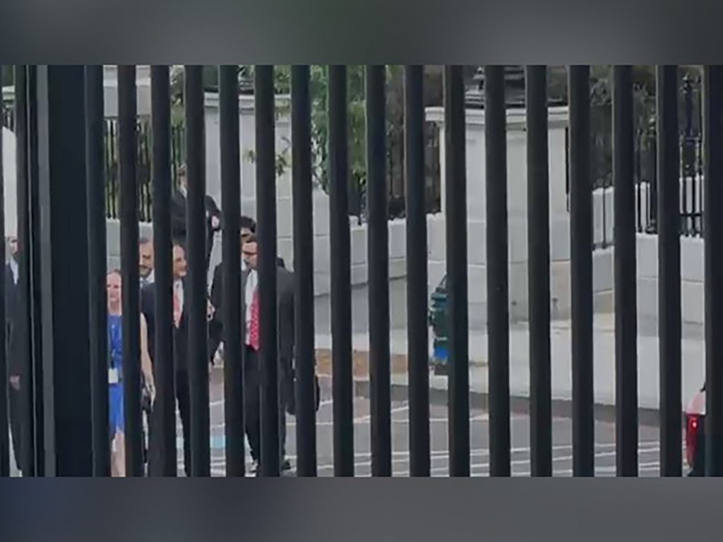 Pak Army Chief arrives at White House to meet President Donald Trump