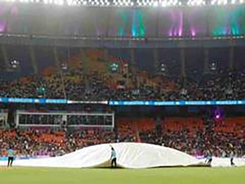 Rain halts play after toss in IPL Qualifier 2