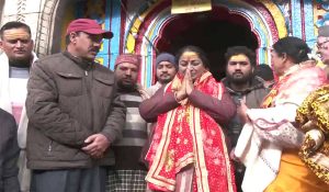 Delhi CM Rekha Sharma offers prayers at Kedarnath with her family