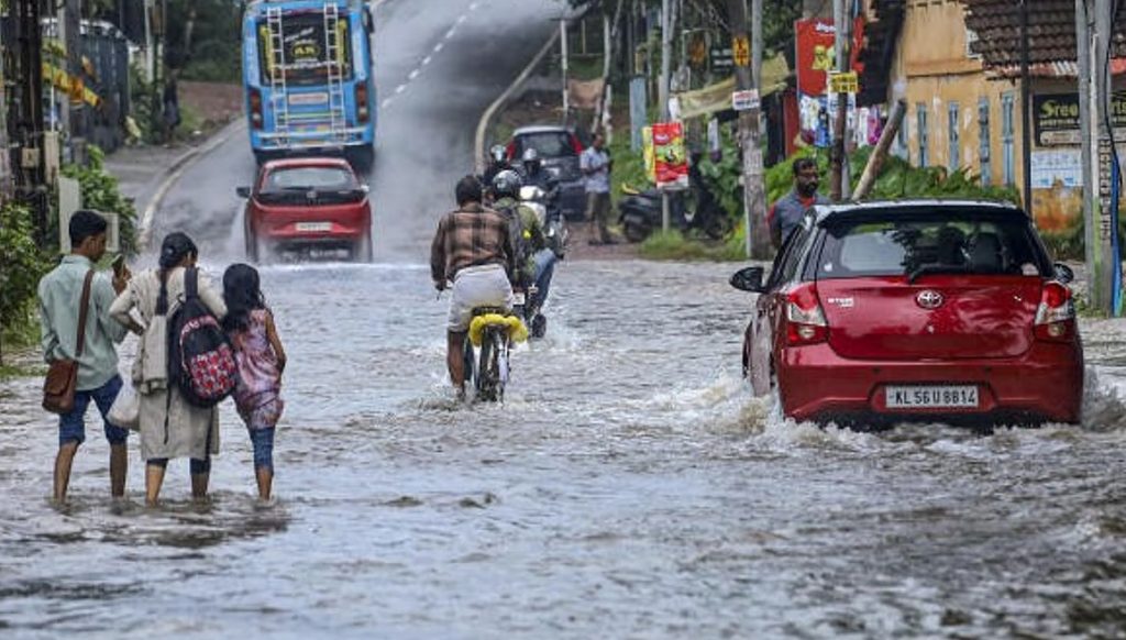 imd has issued red alert for extremely heavy rainfall in kerala