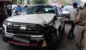 High speed Creta collides with E-rickshaw, one died