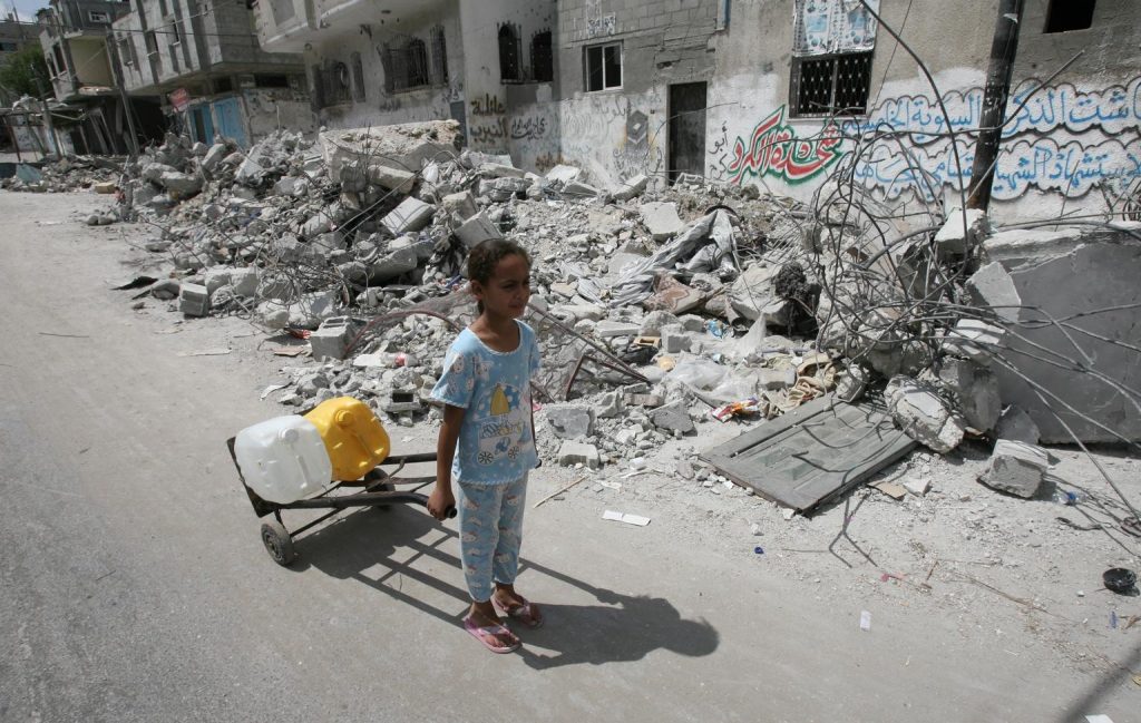 Gazan Civilians Burn Plastic Waste for Cooking Amid Ongoing Crisis