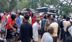 Accident in Sewan: Women going to plant paddy in field hit by speeding pickup, ten injured
