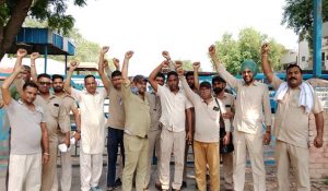 Haryana: Roads blocked in protest against assault on driver in Fatehabad