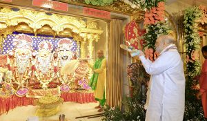 HM Shah offers prayers at Ahmedabad’s Jagannath Temple, to attend key meetings later today