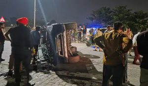 Scorpio overturned on the highway in Ambala, 3 youths travelling in the car injured